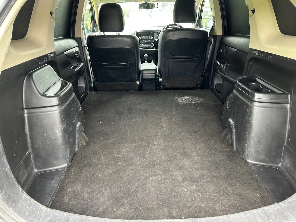 2016 Mitsubishi Outlander.. New DOE & Service - Image 6