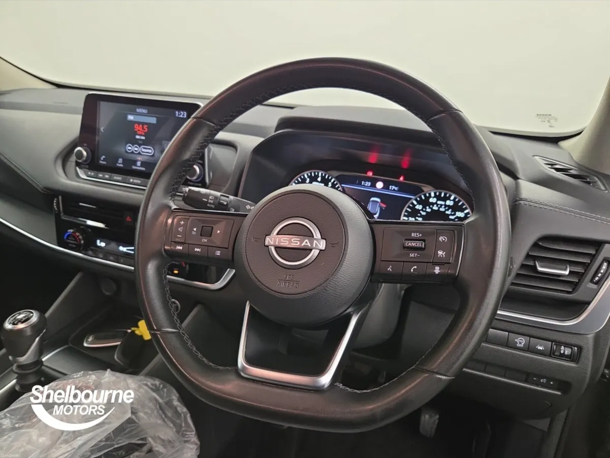 Nissan Qashqai 1.3 DiG-T MH Acenta Premium 5dr - Image 4