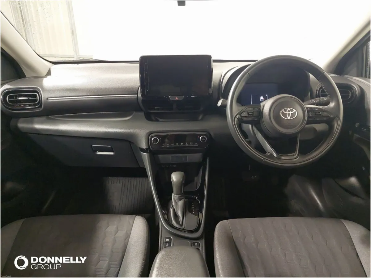 Toyota Yaris 1.5 Hybrid Design 5dr CVT - Image 5