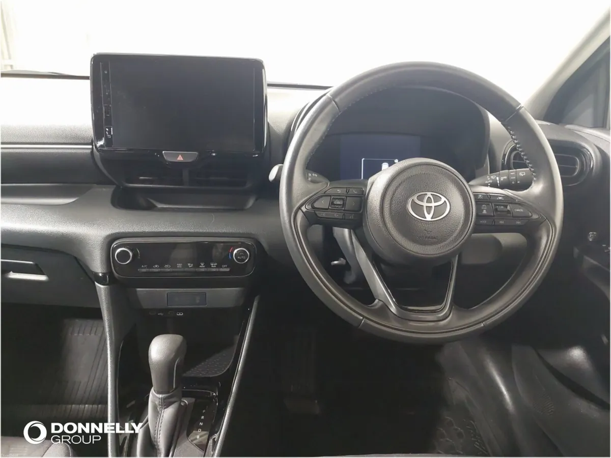 Toyota Yaris 1.5 Hybrid Design 5dr CVT - Image 6