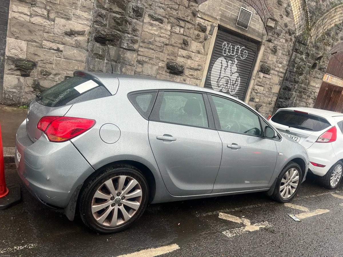 Opel Astra (selling for parts/scraps) - Image 4