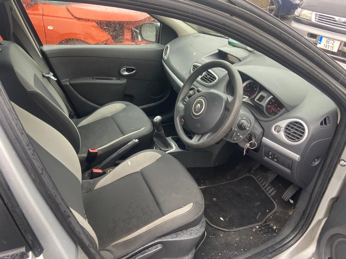 Renault Clio 2011 new nct - Image 5