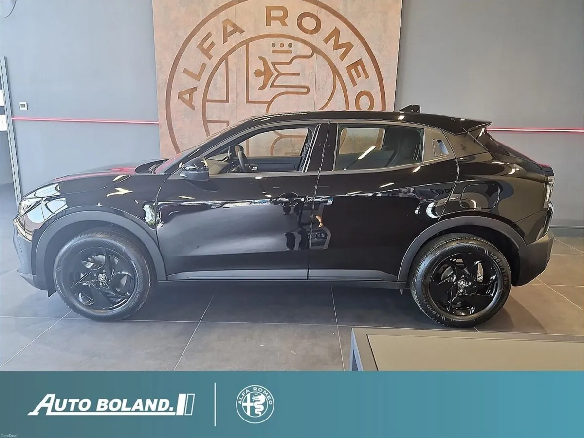 Alfa Romeo Junior Ibrida 1.2 HYBRID 136HP - Image 6