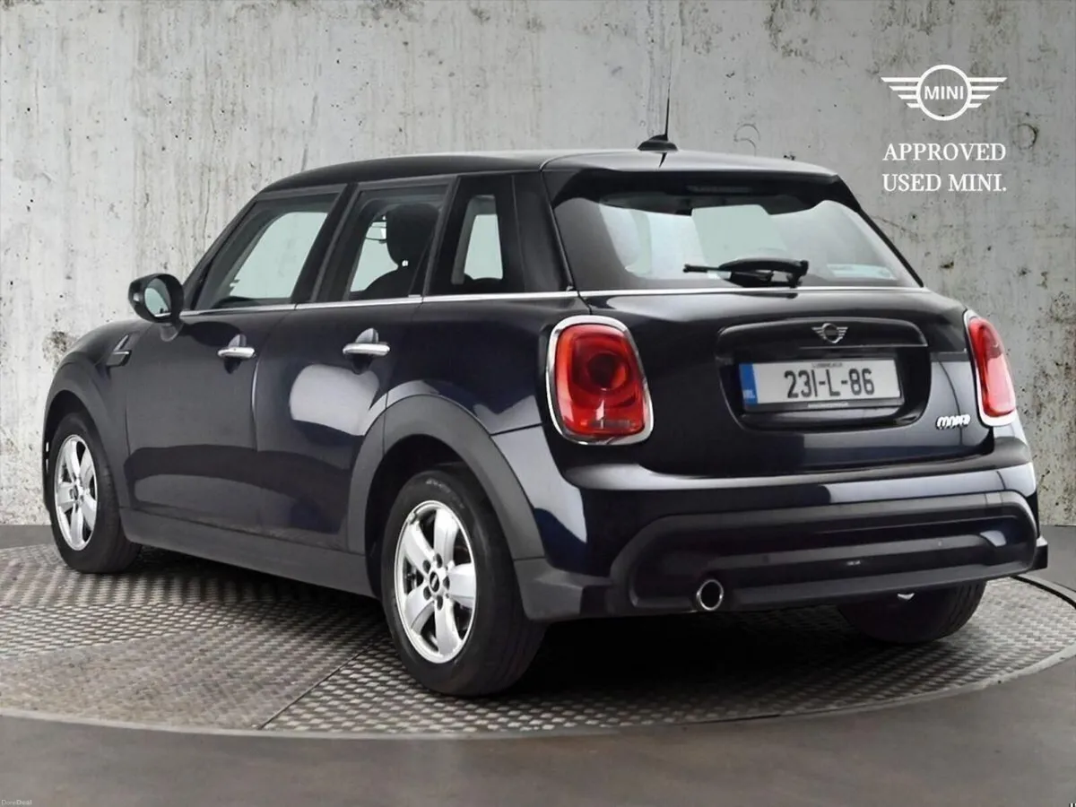 Mini Cooper 5-Door Cooper Classic - Image 2