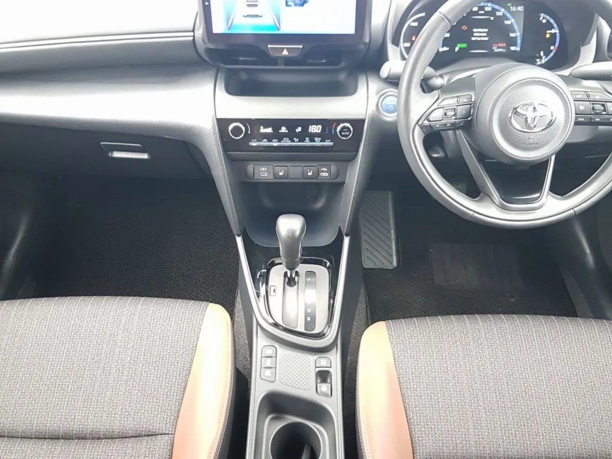 Toyota Yaris Cross Hybrid Adventure - Image 3