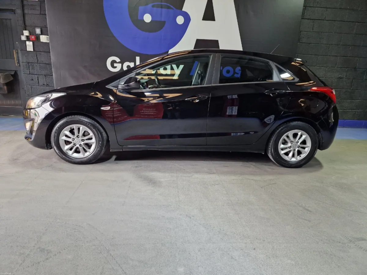 Hyundai i30 1.6 CRDI **LOW MILAGE, REAR SENSORS** - Image 5