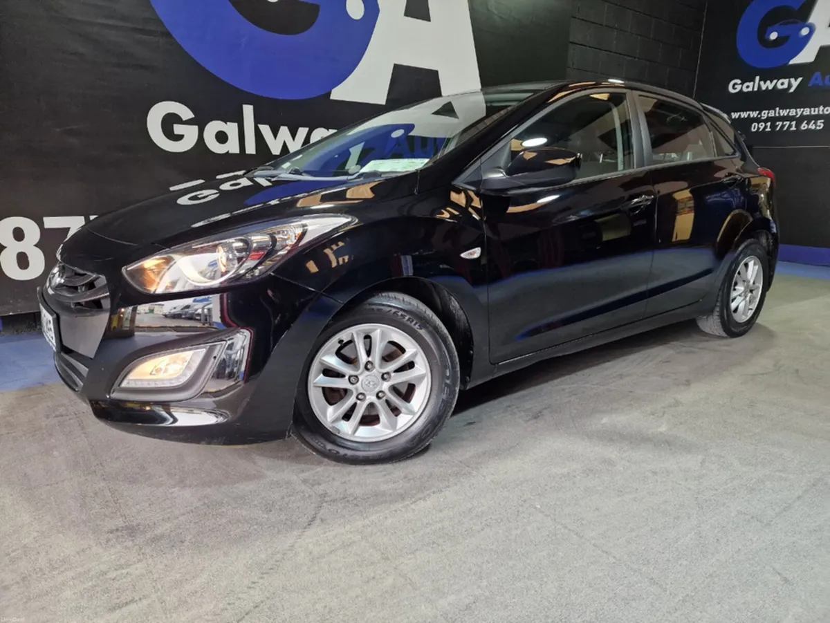 Hyundai i30 1.6 CRDI **LOW MILAGE, REAR SENSORS** - Image 4