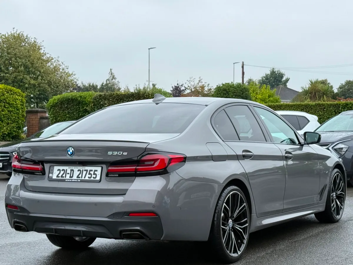 BMW 5-Series 530E M SPORT AUTO *HUGE SPEC & FSH* - Image 5