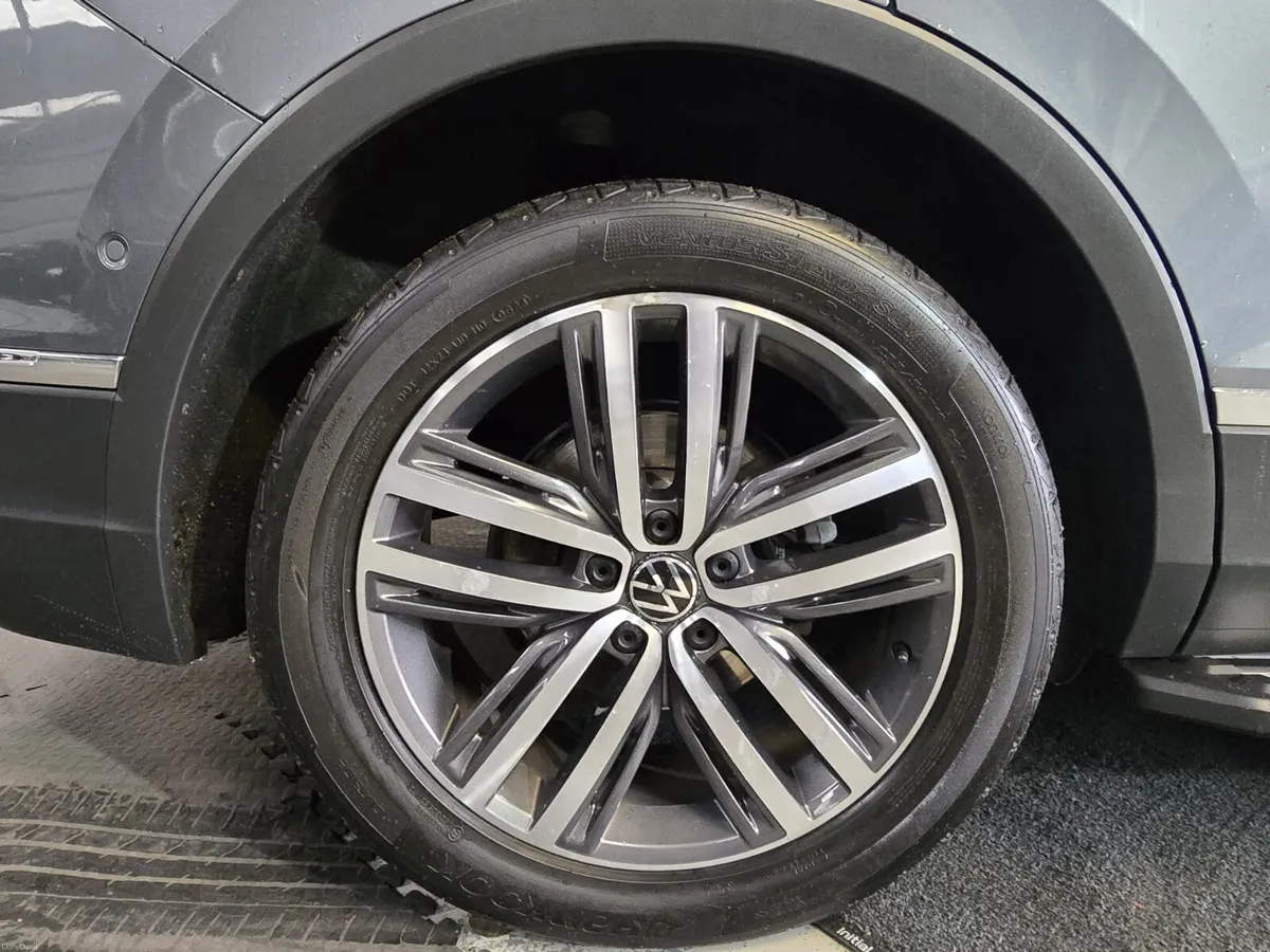 Volkswagen Tiguan 2023 7 SEATER AUTO ELEGANCE - Image 3