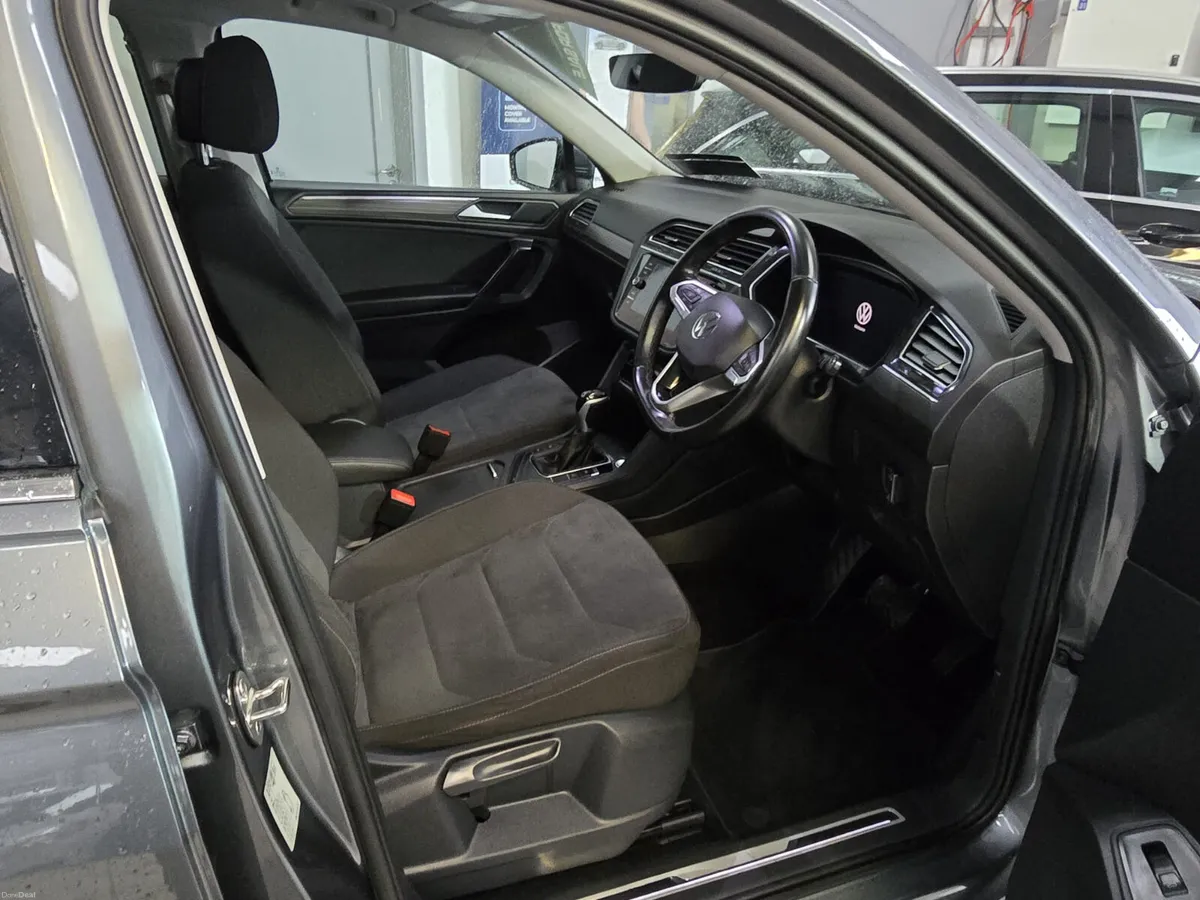 Volkswagen Tiguan 2023 7 SEATER AUTO ELEGANCE - Image 5