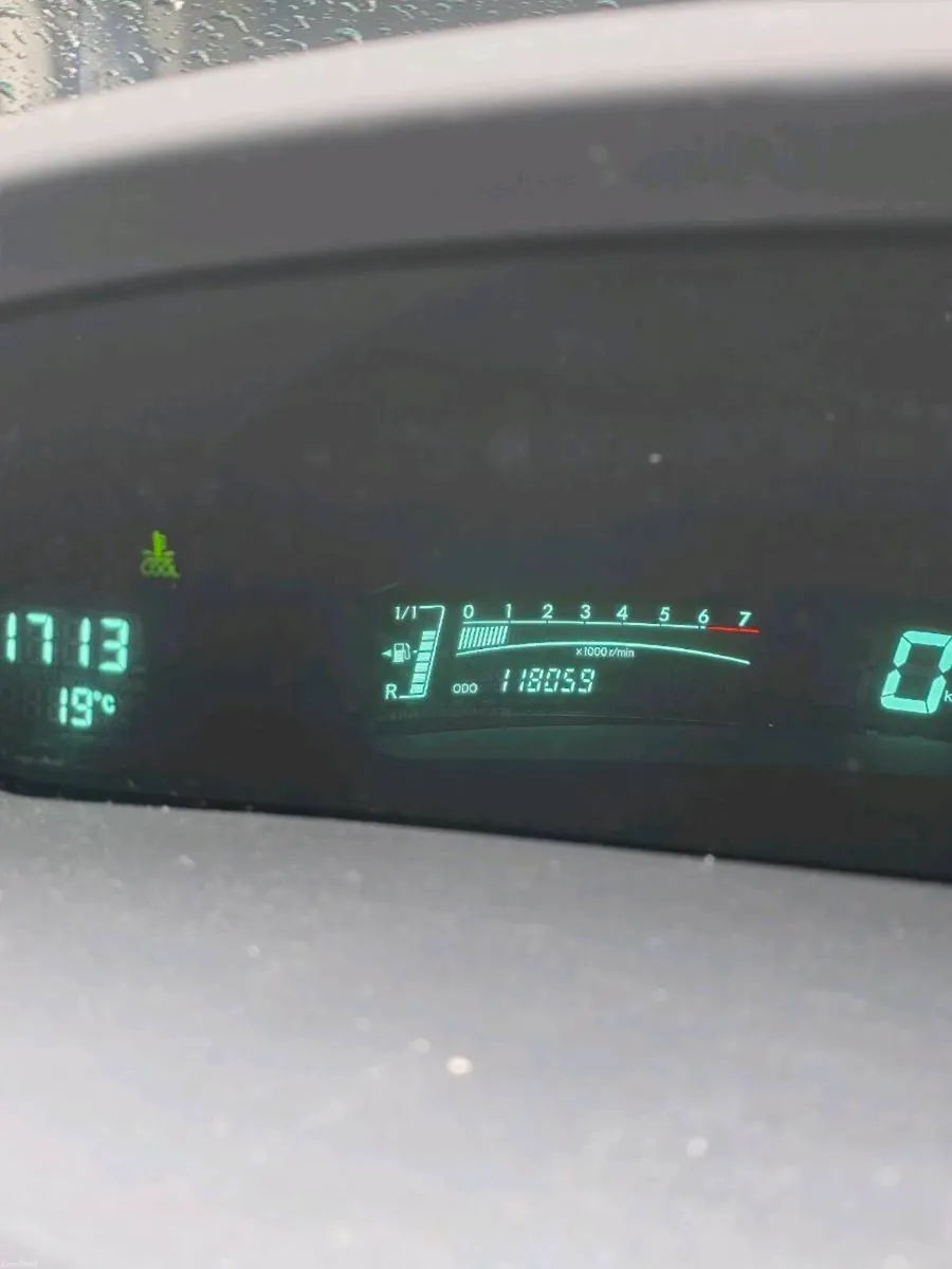 Toyota yaris - Image 6