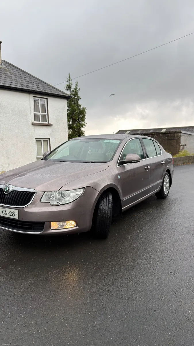 Skoda Superb 2013 - Image 2