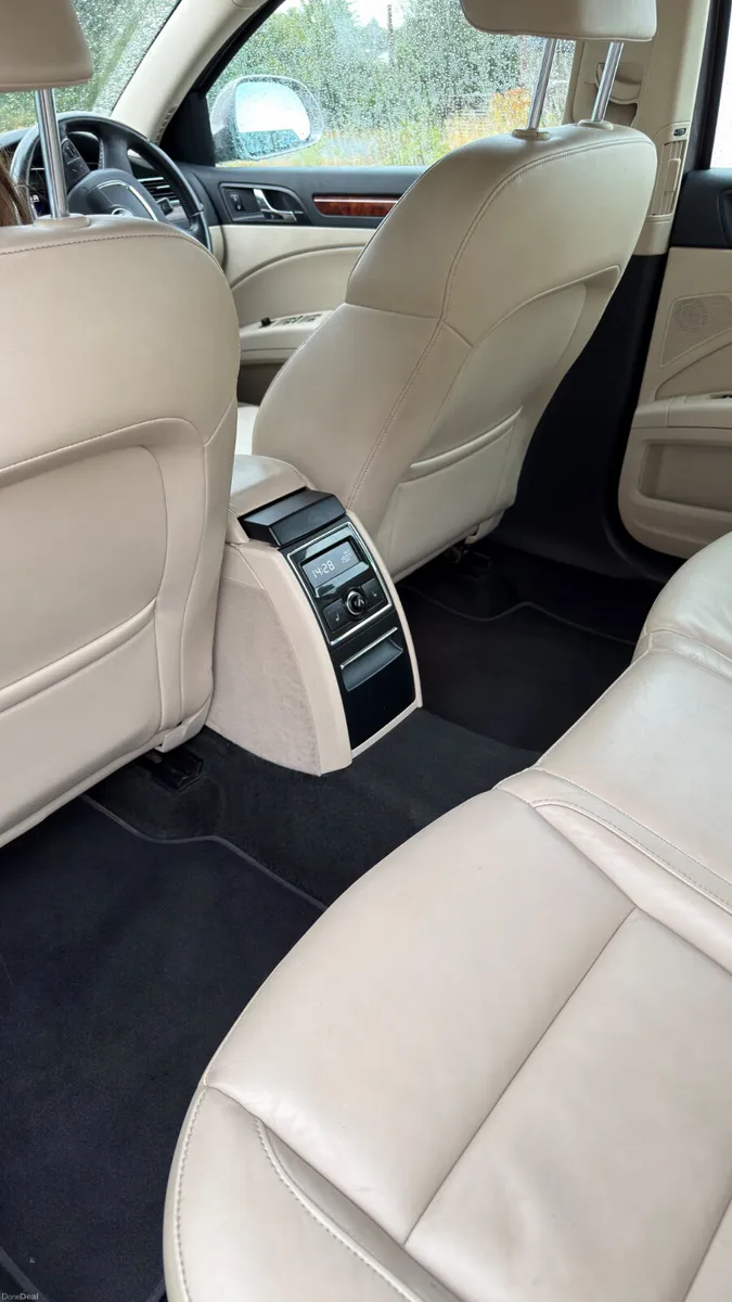 Skoda Superb 2013 - Image 6