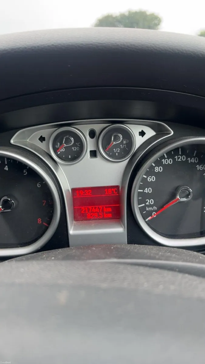 2009 Ford Focus - Image 2