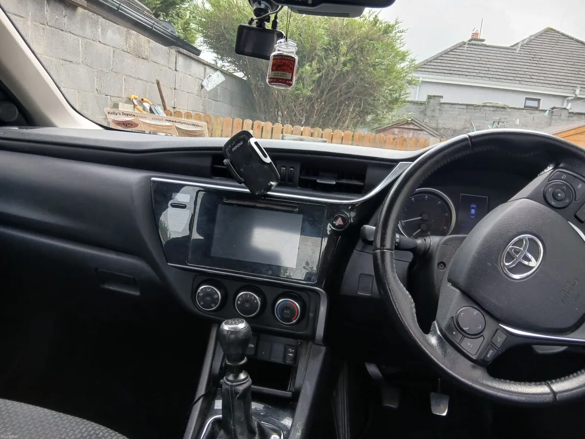 Toyota Corolla 2017 - Image 3