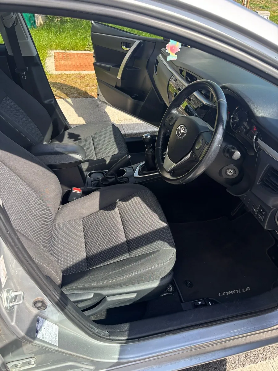 2015 Toyota Corolla - Image 5