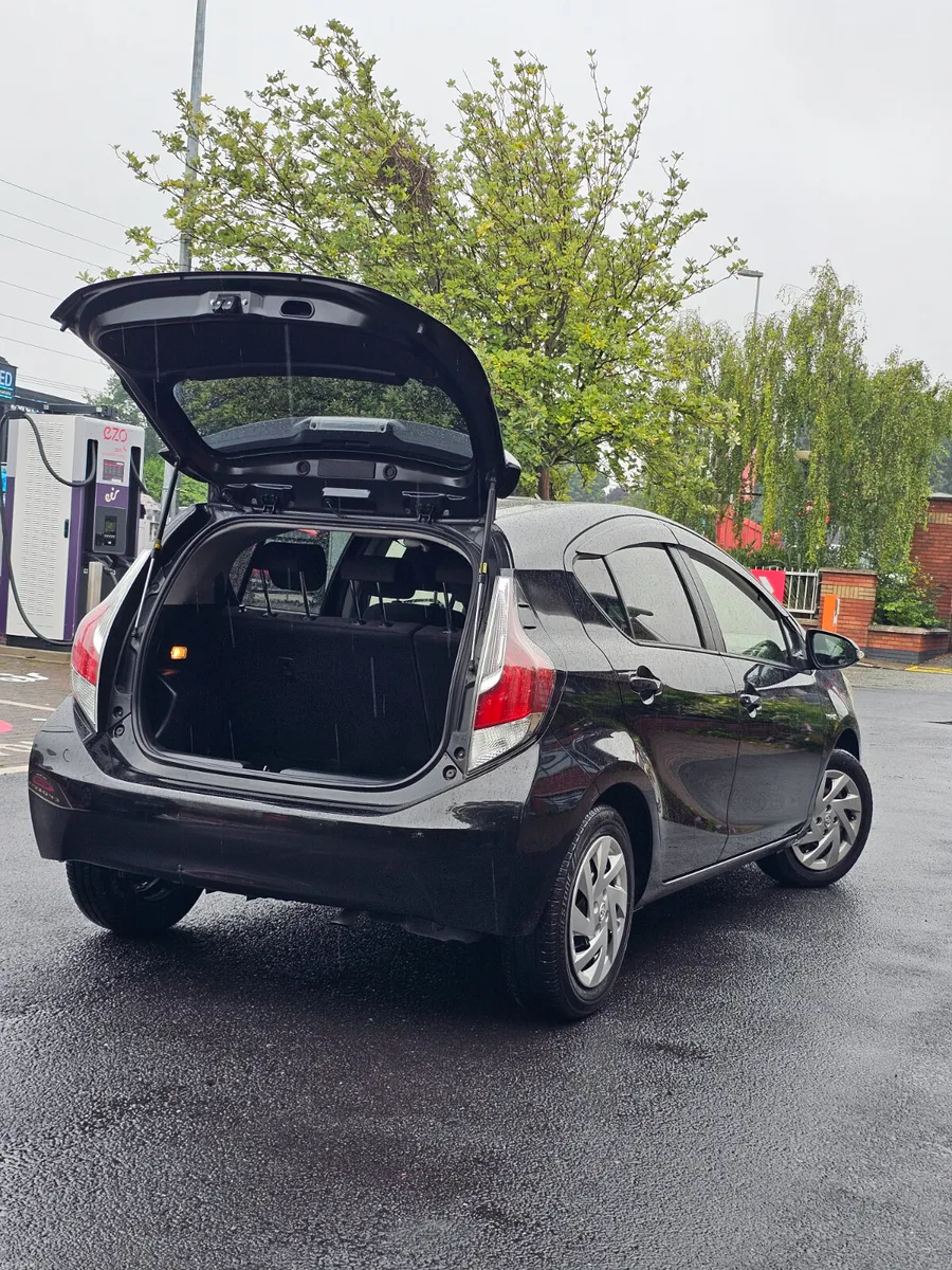 Toyota Aqua 2015 - Image 2