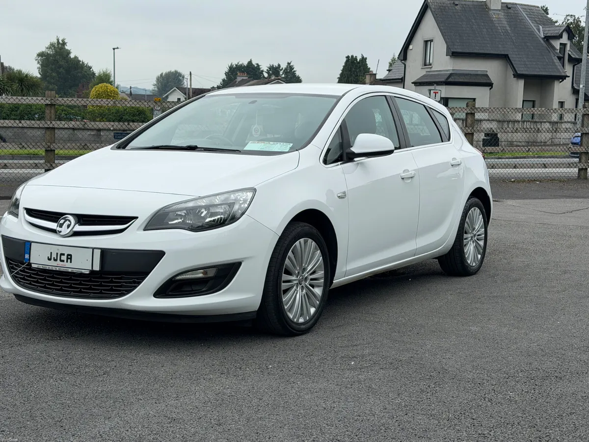 STUNNING Vauxhall (Opel) Astra 2015 1.4 PETROL - Image 3