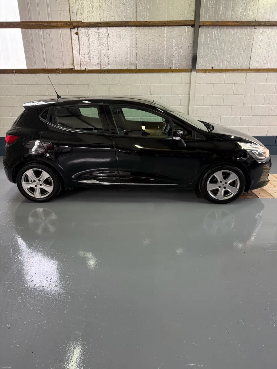 Renault Clio - Image 1