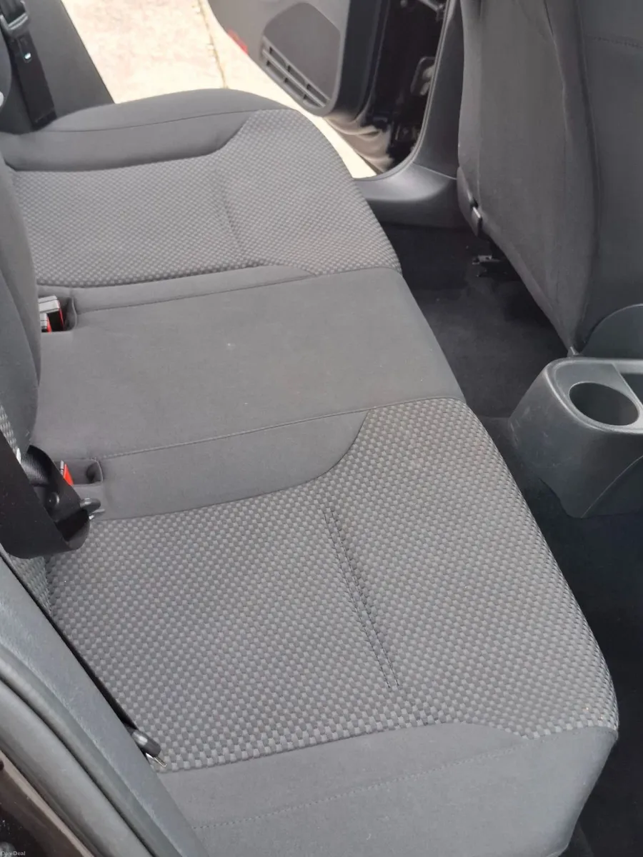 Volkswagen Jetta 2011 - Image 3
