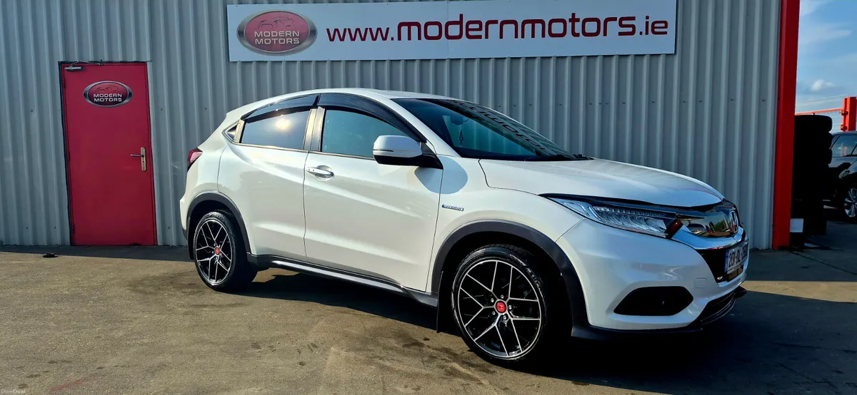Honda Vezel hybrid/petrol 1.5 jeep pearl white - Image 1