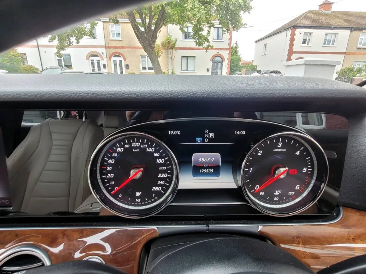 Mercedes E220 Avantgarde - Image 2