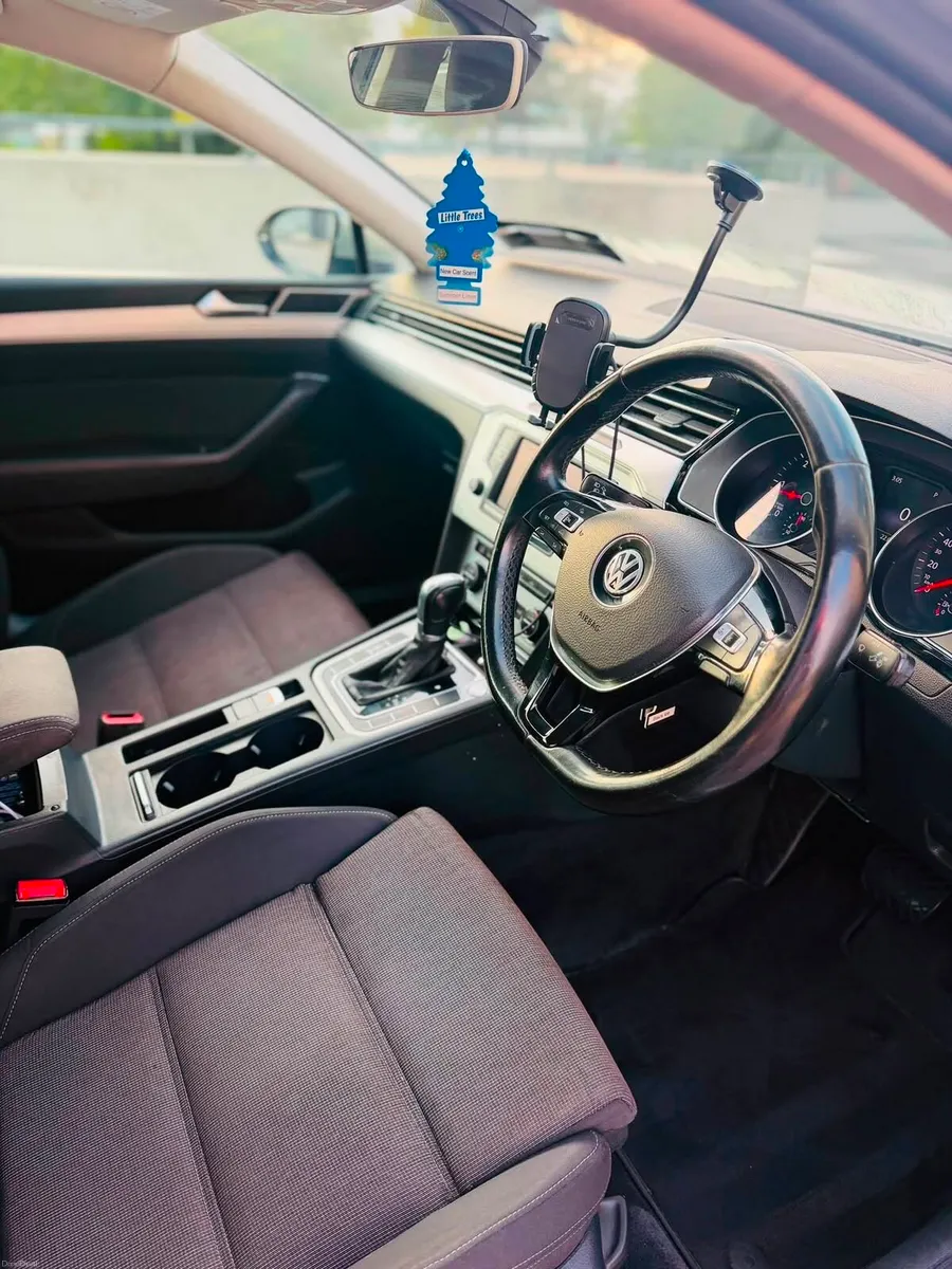VOLKSWAGEN PASSAT 2.0 diesel AUTOMATIC - Image 5