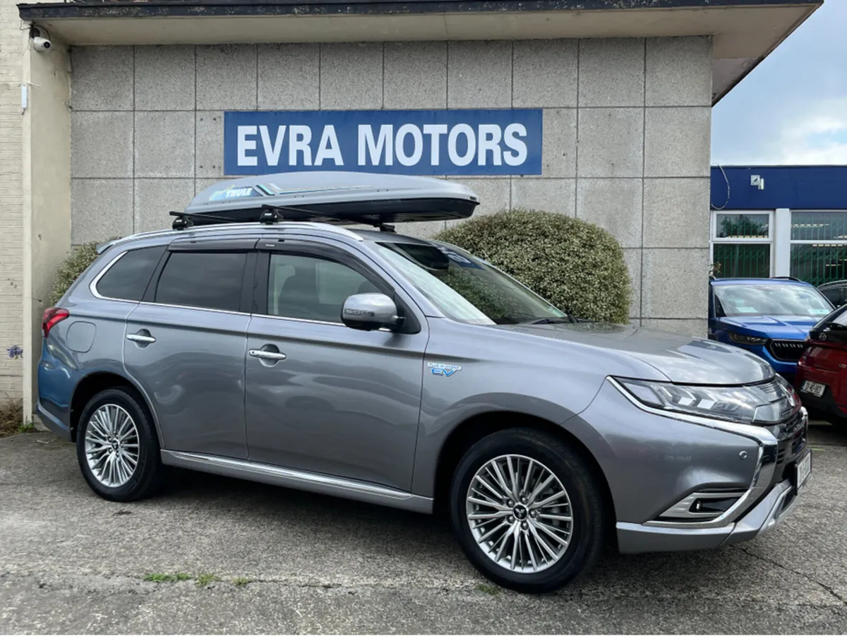 Mitsubishi Outlander G 4WD PHEV AUTOMATIC 2.4 PETR - Image 3