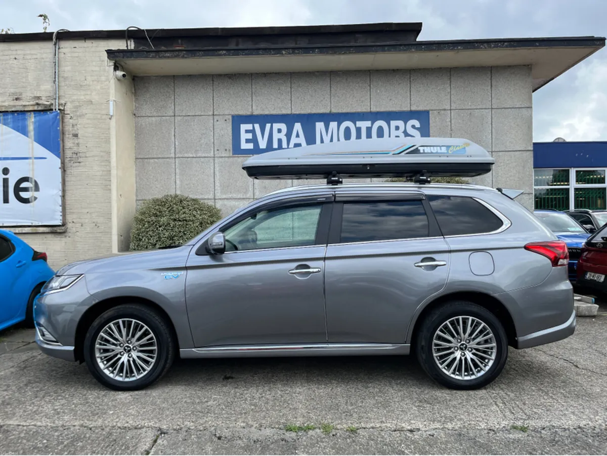 Mitsubishi Outlander G 4WD PHEV AUTOMATIC 2.4 PETR - Image 6
