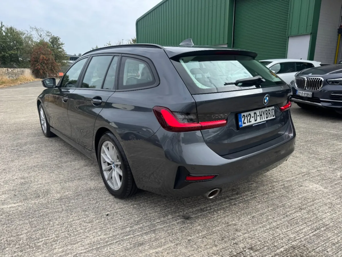 BMW 3-Series 330e SE PRO AUTO - Image 4