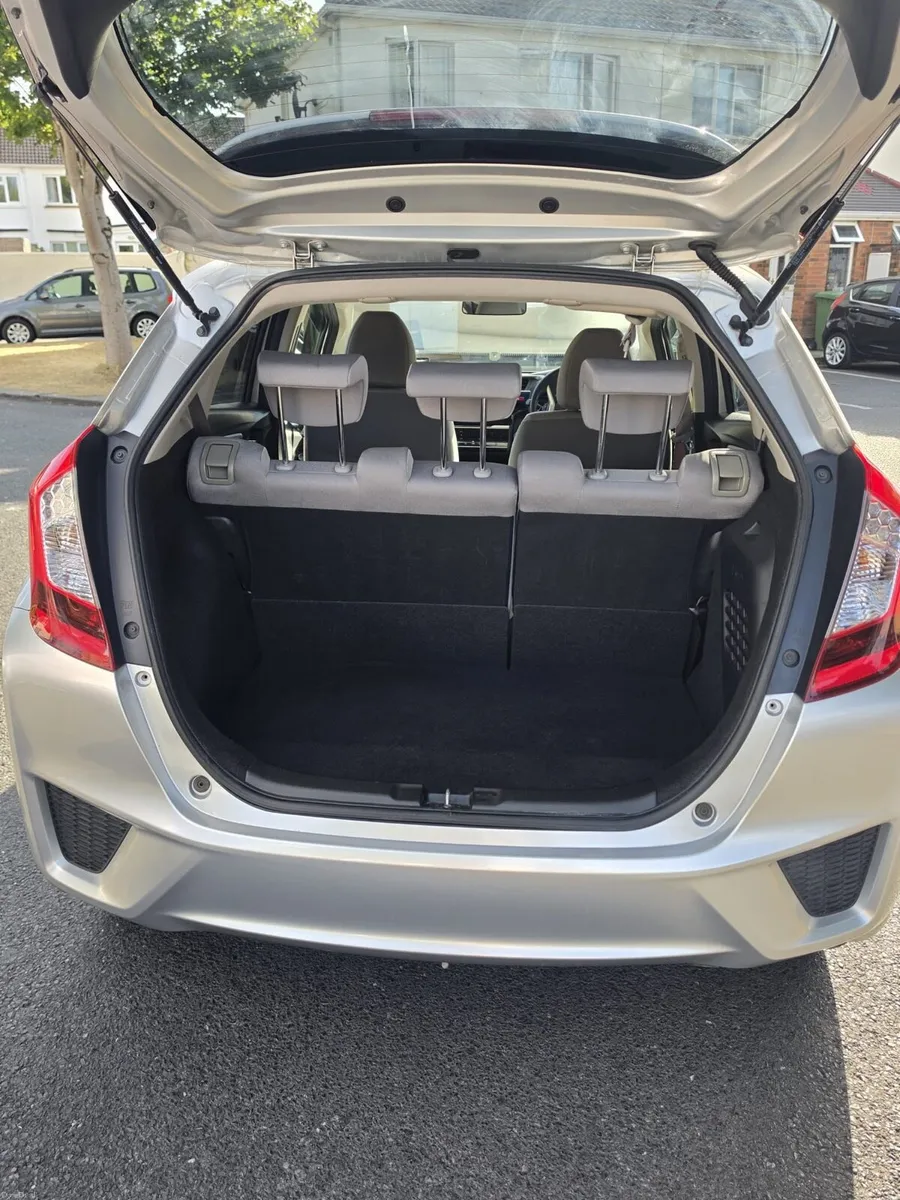 Car - Image 3