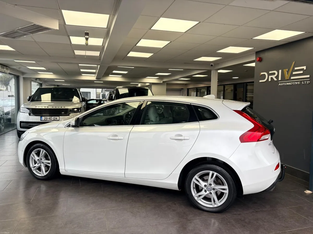 Volvo V40 2.0 SE ***1 Year Warranty *** 2016 - Image 2