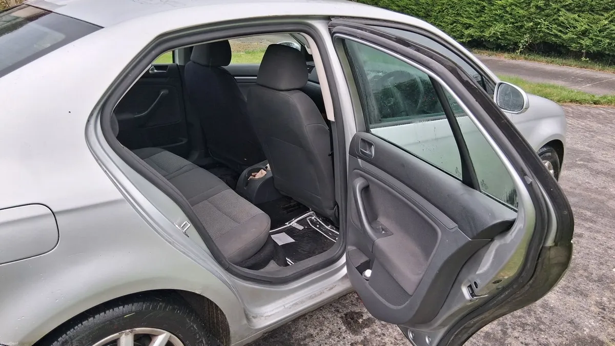 Volkswagen Jetta 2009 - Image 6