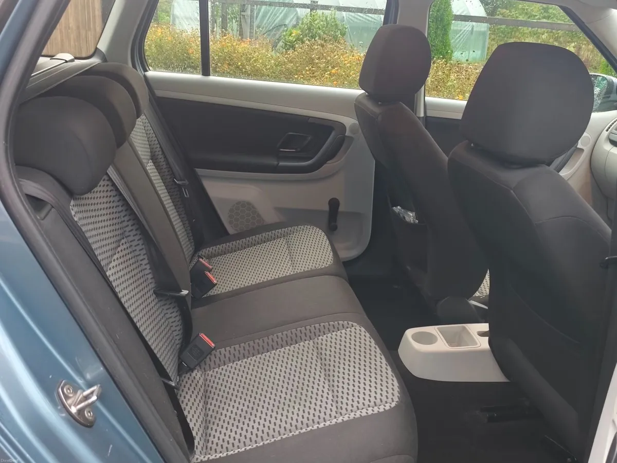 Skoda Fabia 2011 - Image 2