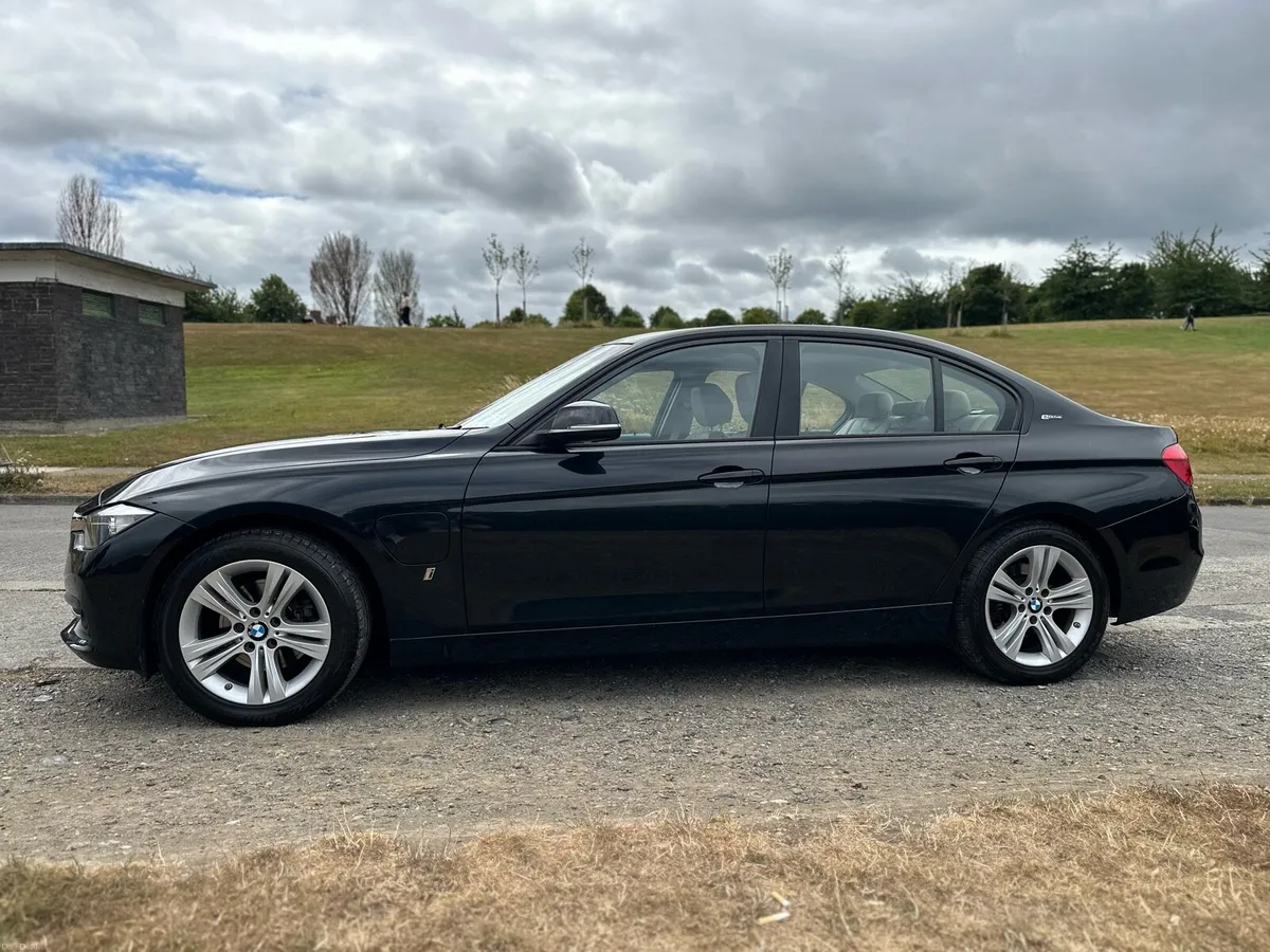 BMW 330e // Well cared for // great condition - Image 2