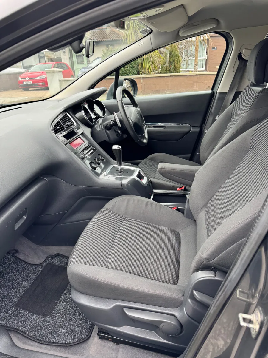 Peugeot 5008 2012 in excellent condition - Image 5