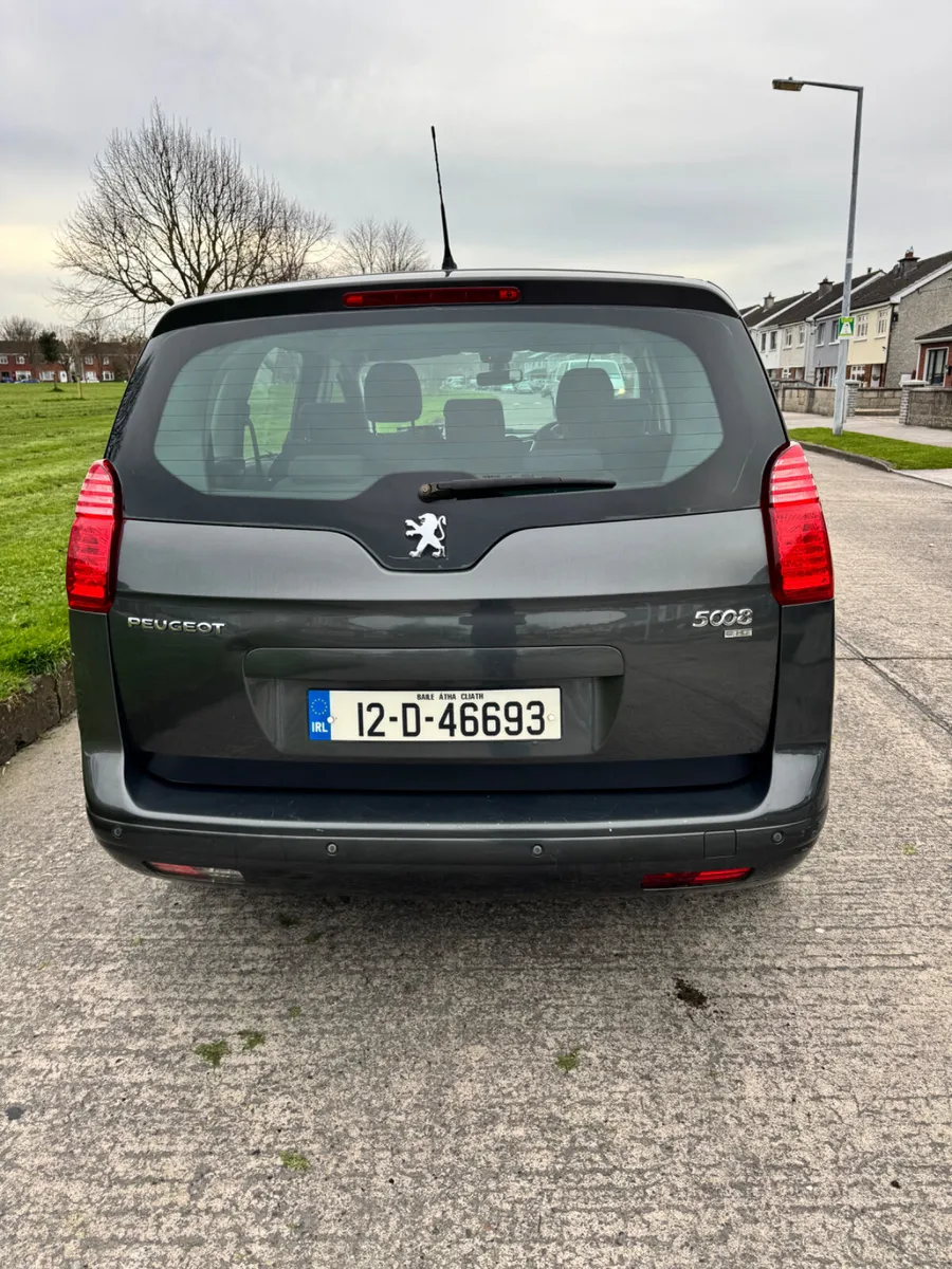 Peugeot 5008 2012 in excellent condition - Image 2