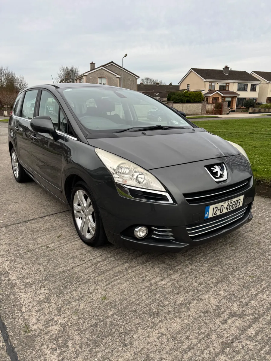 Peugeot 5008 2012 in excellent condition - Image 3