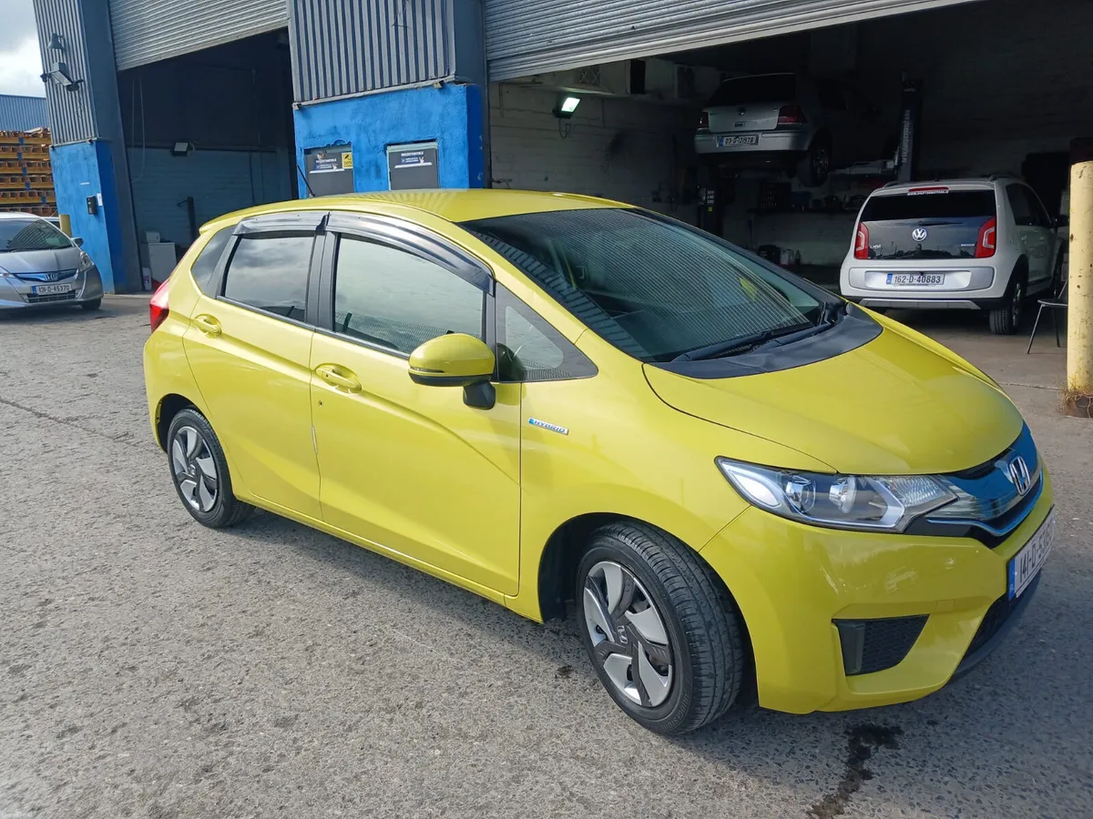 2014 Honda Fit Hybrid Automatic/ Leather Spec - Image 6