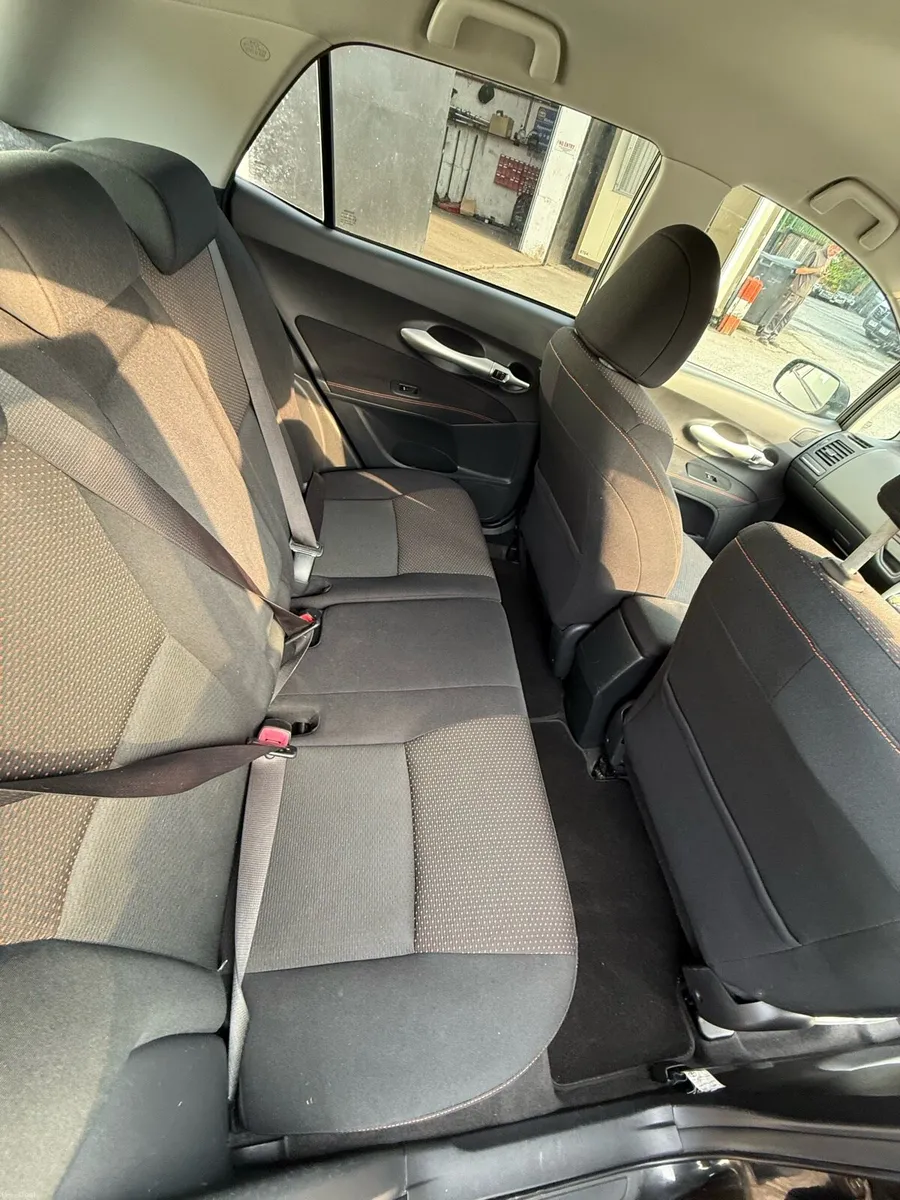 Toyota auris - Image 6