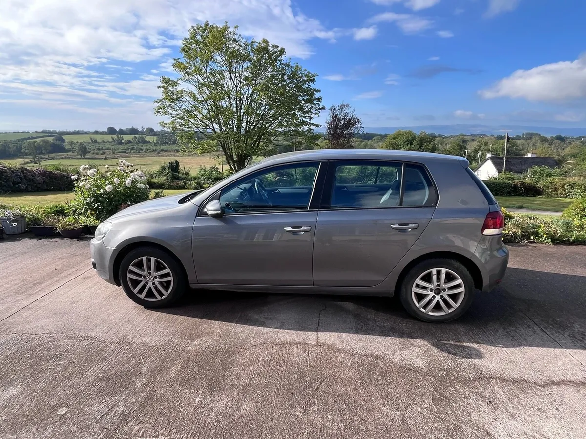 Volkswagen Golf  2010 - Image 2