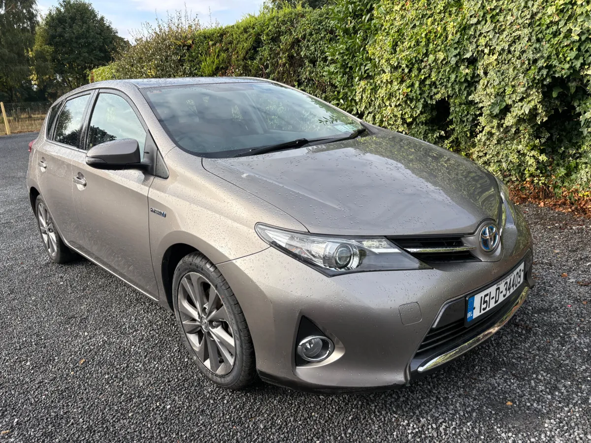 Toyota Auris 2015 Hybrid - Image 2