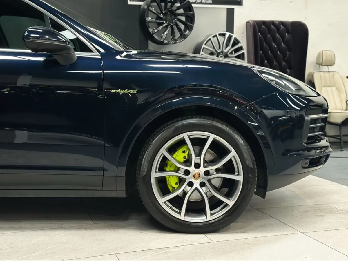 PORSCHE CAYENNE V6 E-HYBRID 4DR AUTO - Image 4