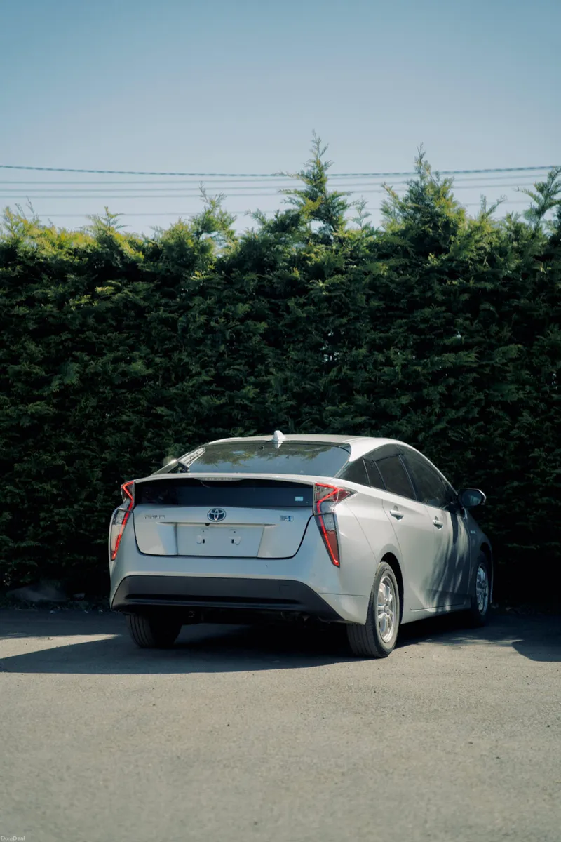 Toyota Prius 1.8 Hybrid 2018 - Image 3