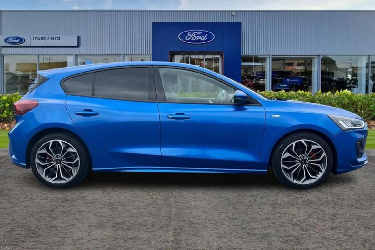 Ford Focus 1.0 EcoBoost ST-Line X 5dr - Image 3