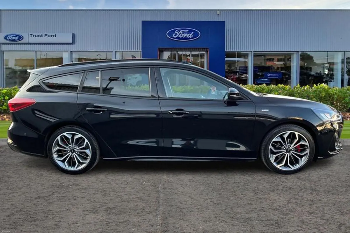 Ford Focus 1.0 EcoBoost Hybrid mHEV 155 ST-Line X - Image 3