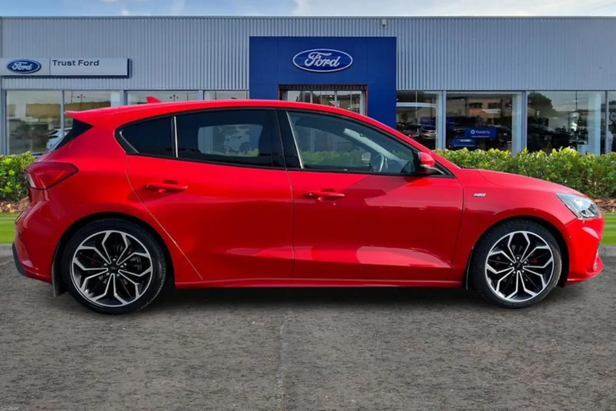 Ford Focus 1.0 EcoBoost 125 ST-Line X 5dr - Image 3