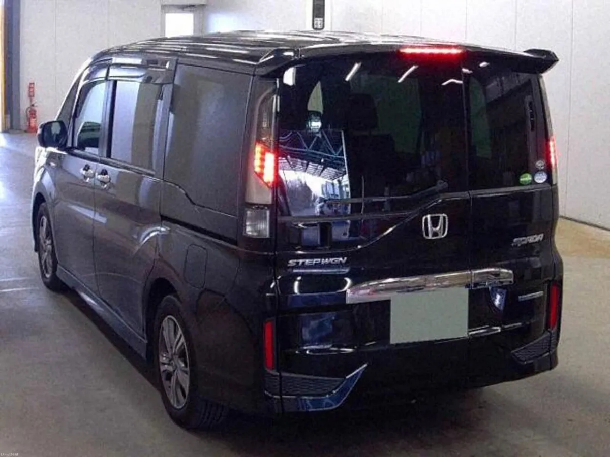 2019 Honda Stepwagon - Image 2