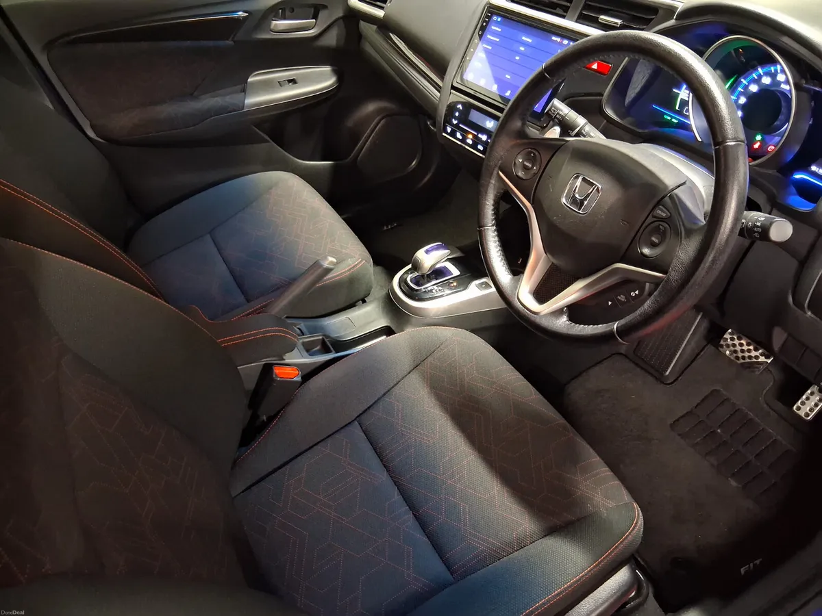 2016 Honda Fit *Petrol Hybrid Automatic* - Image 6