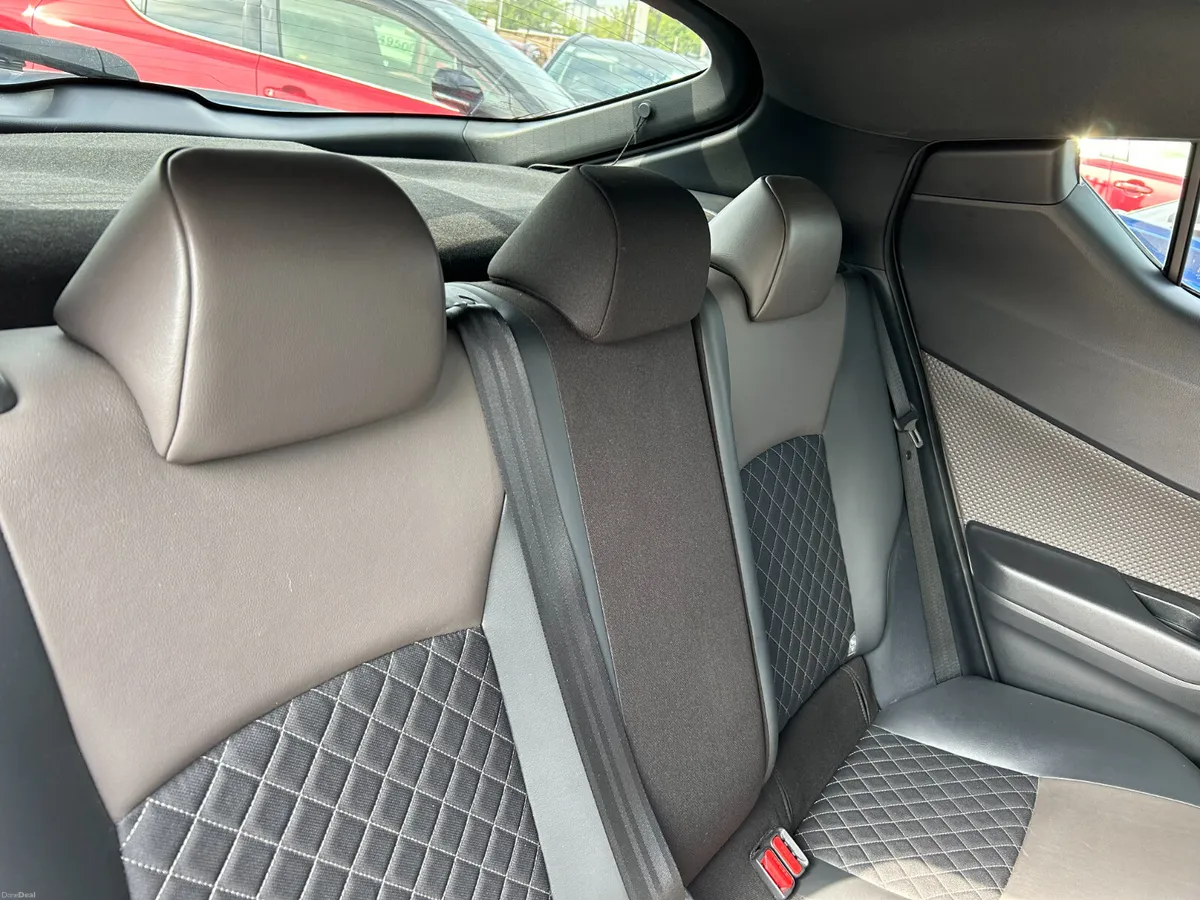 TOYOTA CHR 2020, 1.8 HYBRID AUTO LOW KM HIGH SPEC - Image 4